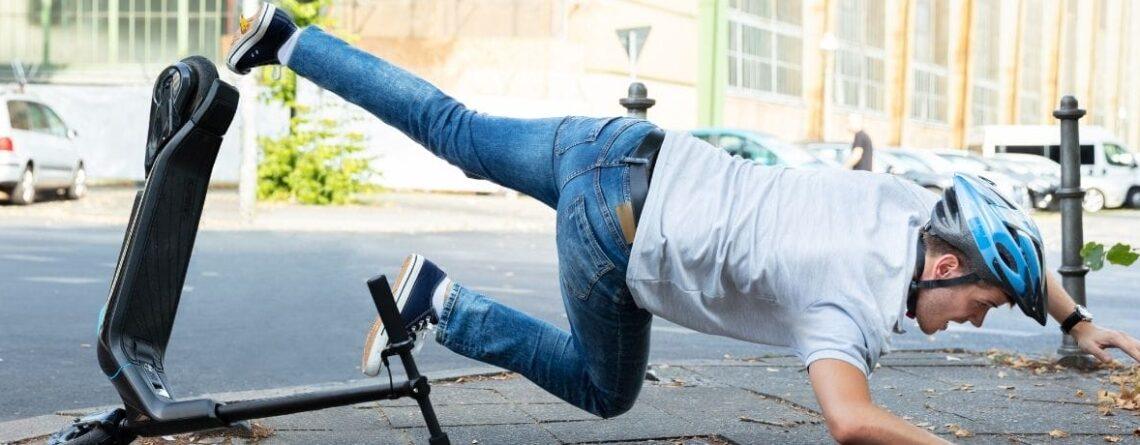 Elektrikli Scooterdan Düşen Adam